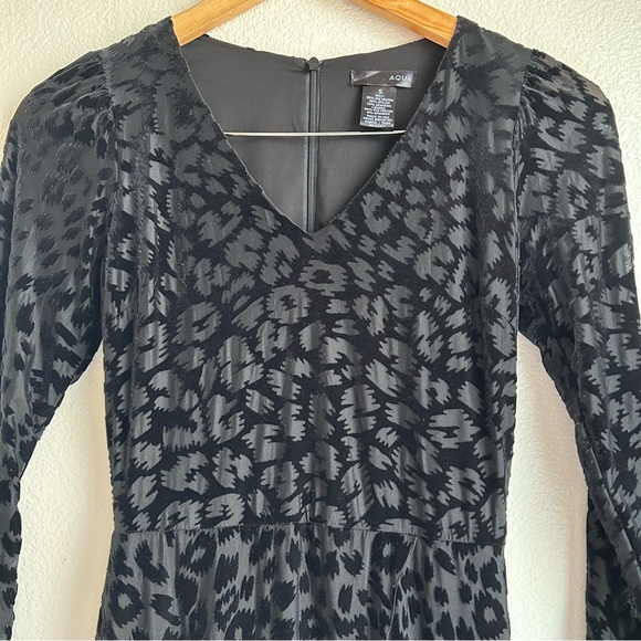 AQUA | Elegant Black Leopard Patterned Velvet Dress - Picture 6 of 8